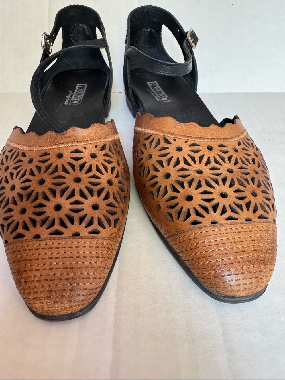 Pikolinos Benissa Flat Leather Sandals - Picture 3 of 13